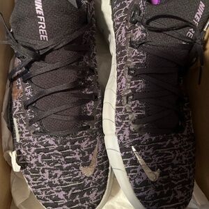 Black and purple Nike free run 5 men’s 8.5, fits a women’s size 10